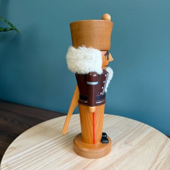 Vtg Erzgebirgische Volkskunst German Wooden Nutcracker Snowflake King  Handmade - Picture 6 of 10